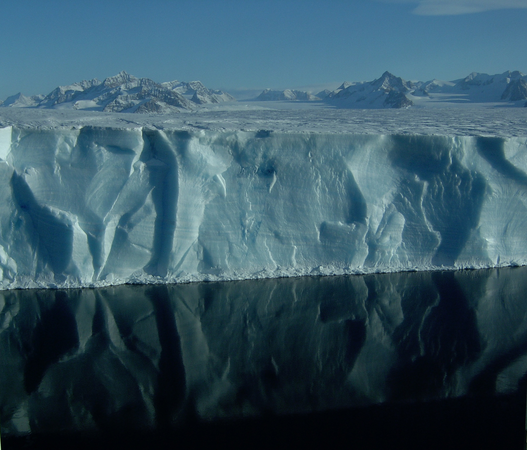 Объясните почему практически все ледники урала. Ледник Ларсен б. Ледник Ларсена в Антарктиде. Антарктический ледник Туэйтс. Ледник Туэйтса 2022.