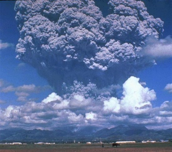 Pinatubo _ash _plume _910612