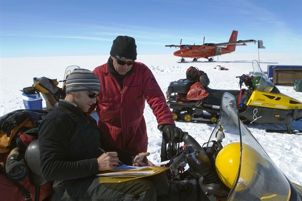 10009884-BAS-field -party -on -the -Larsen -Ice -Shelf