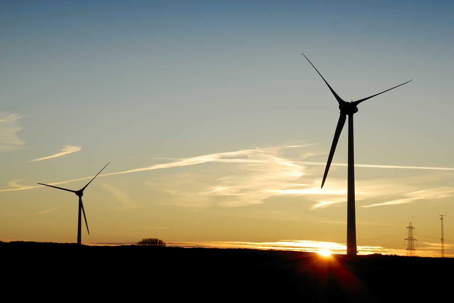 from fossil fuels to renewable energy Renewable energy resources, such as wind, solar and hydropower, offer clean alternatives to fossil fuels they produce little or no pollution or greenhouse. from fossil fuels to renewable energy Renewable energy resources, such as wind, solar and hydropower, offer clean alternatives to fossil fuels they produce little or no pollution or greenhouse.