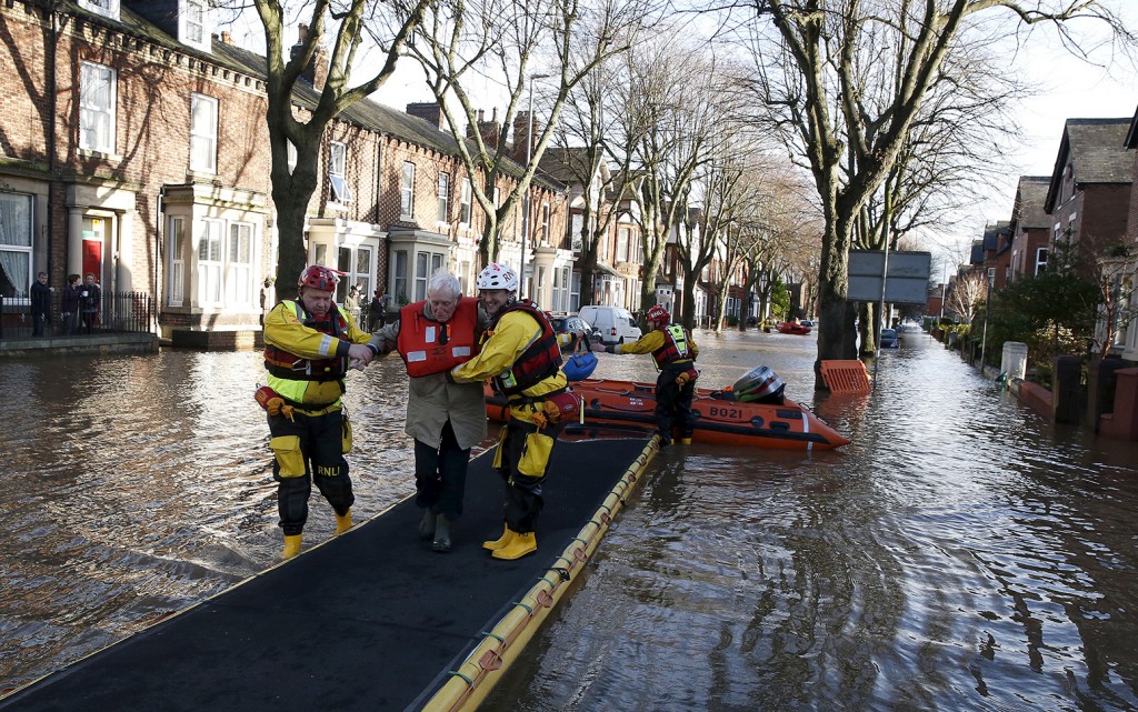 Storm Desmond: scientists and media examine role of climate change ...