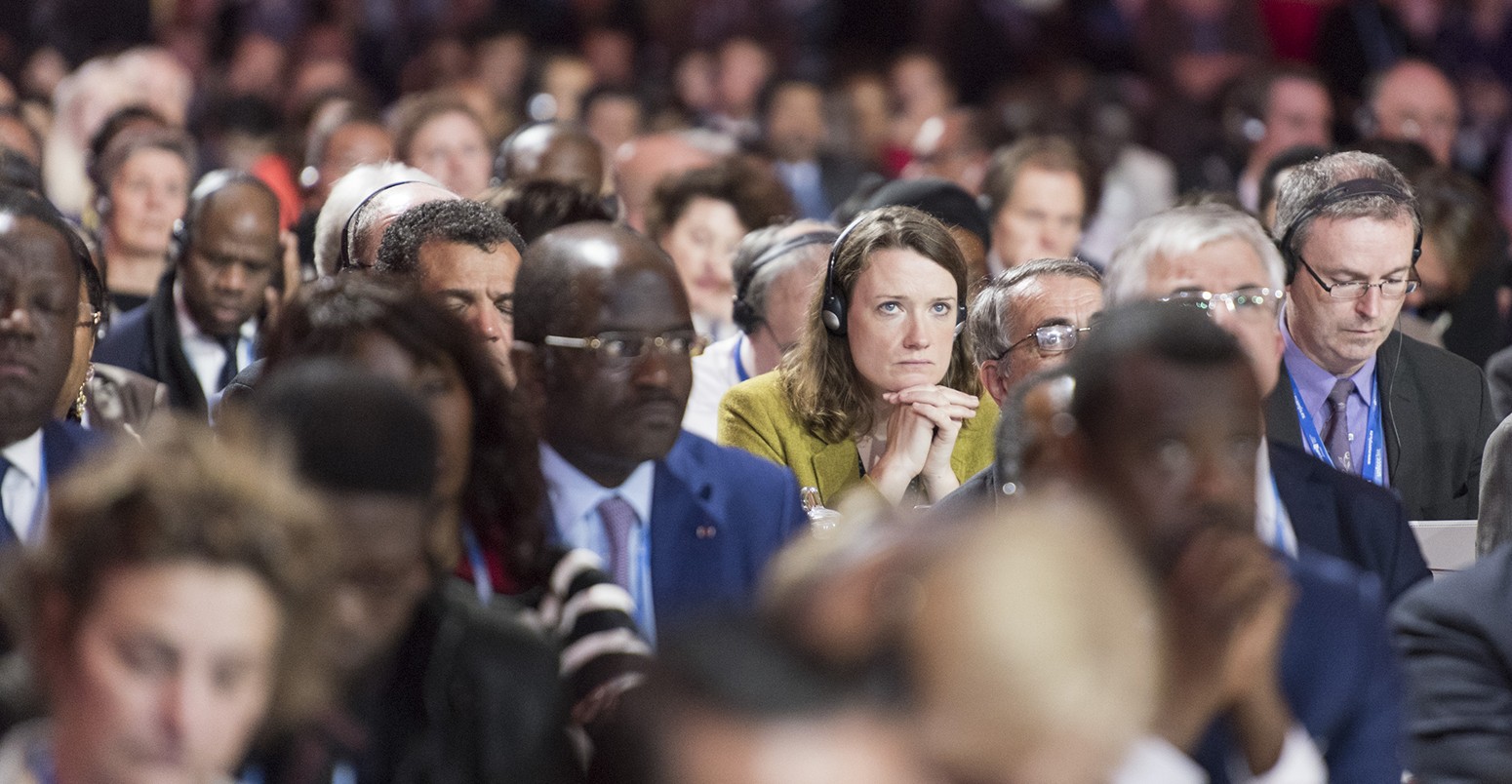 “Comité de Paris”: Presentation of Draft Outcome Document [Plenary Hall La Seine, Le Bourget] [REMARKS] delegation listens to remarks