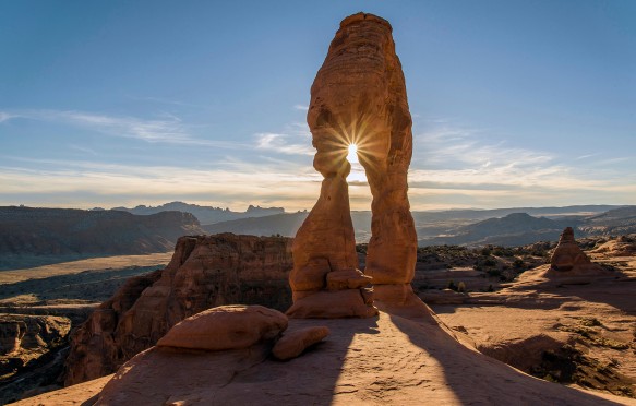 Delicate arch trail, US