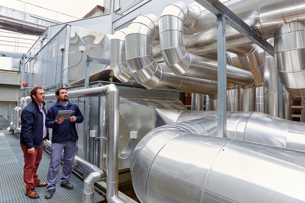 FCE4FJ Maintenance worker, Installation of air conditioning, Ventilation air filters of the operating rooms, Hospital Donostia, San Sebastian, Spain.