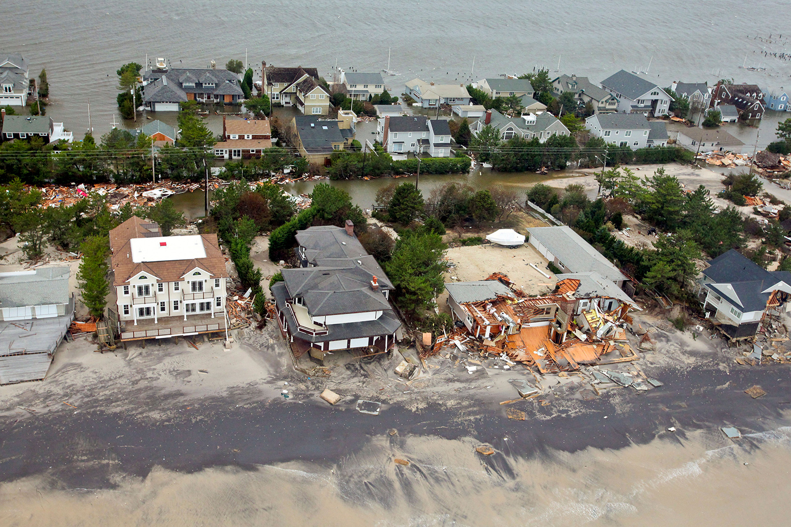 D7F23Y Aerial views of the damage caused by Hurricane Sandy to the New Jersey coast October 30, 2012