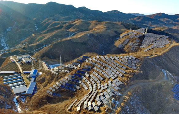 HNFRP4 Shijiazhuang. 12th Feb, 2017. Photo taken on Feb. 12, 2017 shows the Gehetou photovoltaic power generation station in Qinhuangdao, north China. Grid-connected new energy capacity, including wind power and solar power, has reached 12.81 million kilowatts in northern regions of Hebei as of the end of 2016. Credit: Yang Shiyao/Xinhua/Alamy Live News