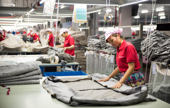 H74FHR Textile workers, China, May 2016
