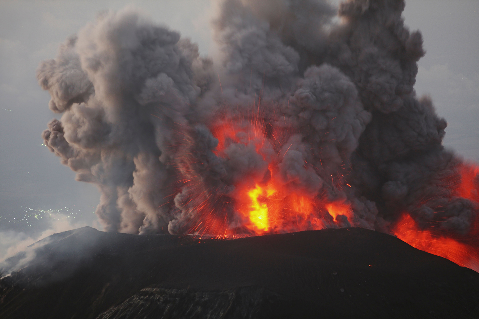 BPJX72 3 stycznia 2009 - erupcja Santiaguito, Gwatemala.