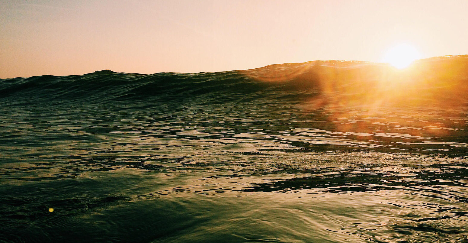 S07BF0 Sunlight over the sea. Credit: Gary Moger / Stockimo / Alamy Stock Photo