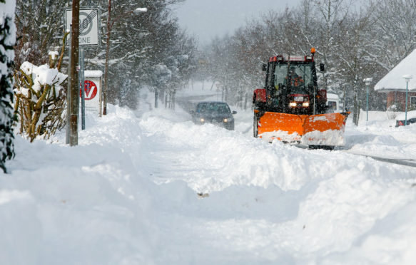 Bredstedt, Germany. 28 February 2018. A snow plough in operation in Bredstedt, Germany. Strong snowfall lead to a difficult traffic situation on the streets of Nordfriesland. Credit: Frank Molter/dpa/Alamy Live News M63JJY