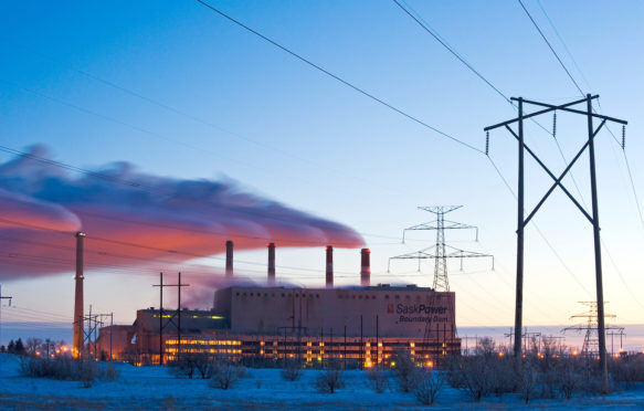 Boundary Dam coal fired power plant with carbon capture facilities, Saskatchewan, Canada. Credit: All Canada Photos / Alamy Stock Photo. CFD8GA