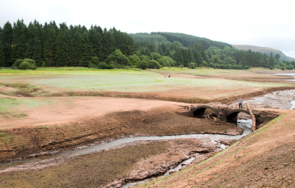 Reservoir in Llwyn Onn, South Wales, UK is severely depleted due to the heatwave. 24 July 2018. Credit: Andrew Bartlett / Alamy Stock Photo. PAKHDC
