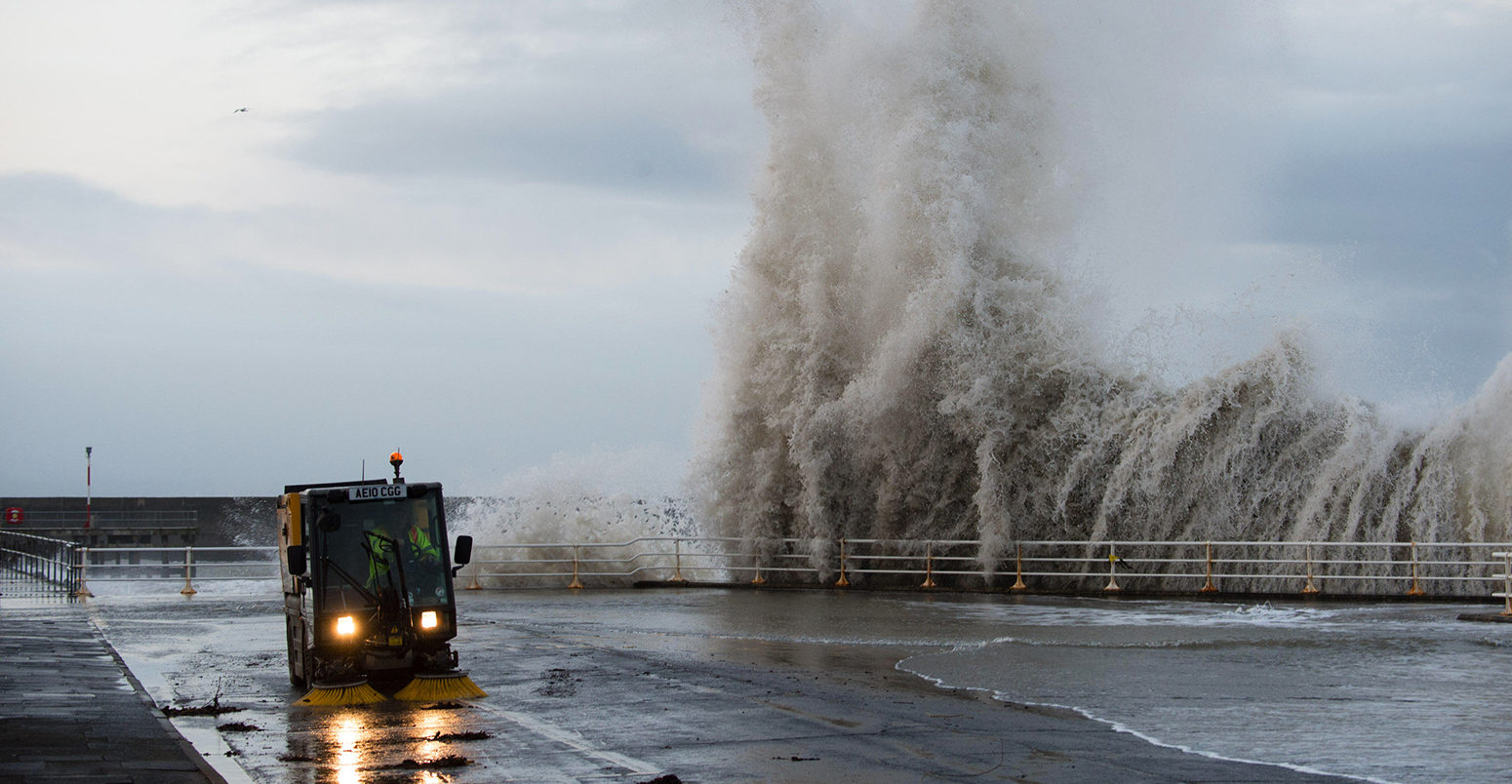 DN1ENH Aberystwyth Wales UK, Wednesday 18 December 2013. At the peak of the tide, gale force winds bring massive waves crashing onto the seafront at Aberystwyth on the west Wales coast. Winds are expected to increase in severity throughout the day, peaking at 50-60mph by the late afternoon. A yellow weather warning is in place for large parts of Wales today with the Met Office warning of high winds and heavy rain that could cause localised flooding. Gusts of up to 70mph are expected in exposed coastal areas. Photo Credit: keith morris/Alamy Live News