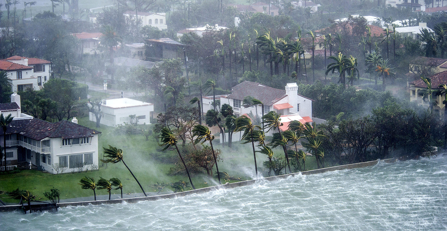 Hurricane Irma hitting Miami Beach, Florida, USA. 10 September 2017. Credit: EFE News Agency / Alamy Stock Photo. K64FPD