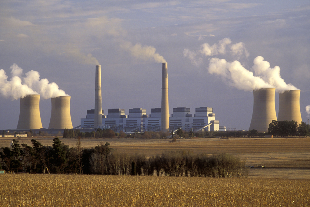 Kinros power station near Bethal South Africa. Credit: Images of Africa Photobank / Alamy Stock Photo 