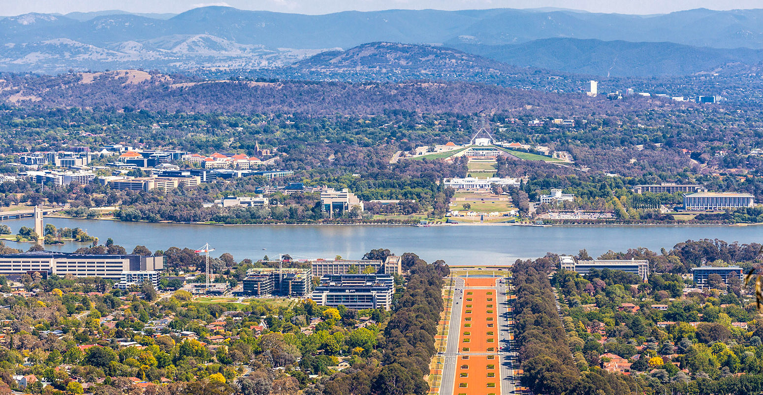 View of Canberra from Mount Ainslie lookout, Australia. Credit: Piter Lenk / Alamy Stock Photo. M8TY9H