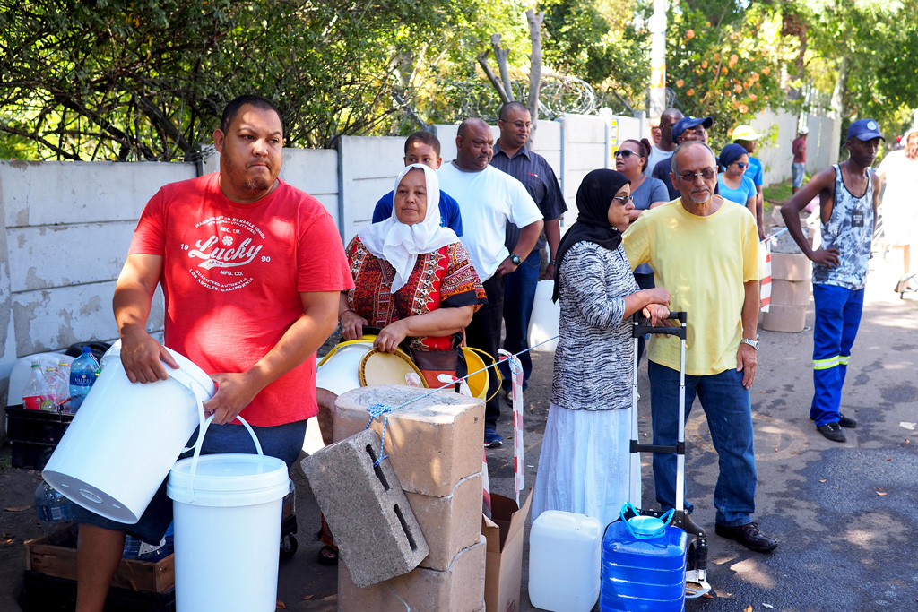 Capetonians queue for water at natural springs around the city during the water crisis, January 2018. Credit: tim wege / Alamy Stock Photo