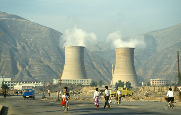 A coal-fired power station in Lanzhou, Gansu Province, China. Credit: Eye Ubiquitous / Alamy Stock Photo. AM0WMF