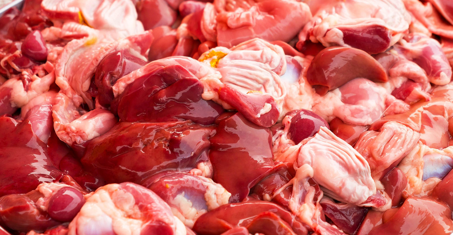 Liver, heart and gizzard at a market. Credit: Truengtra Paejai / Alamy Stock Photo. J2N7NR