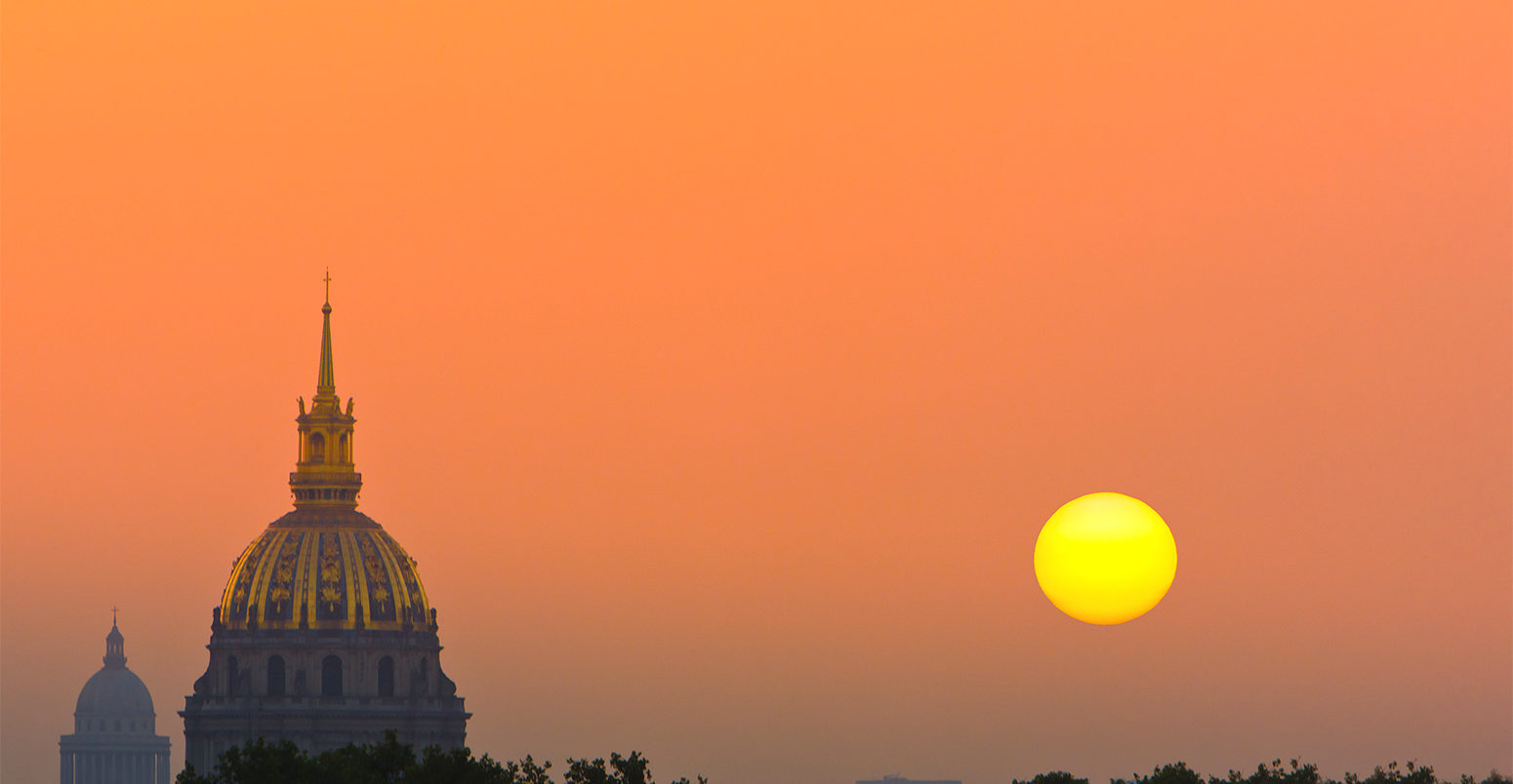 Sunrise in Paris, France. Credit: Henk Meijer / Alamy Stock Photo.