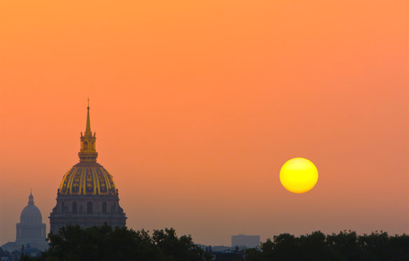 Sunrise in Paris, France. Credit: Henk Meijer / Alamy Stock Photo.