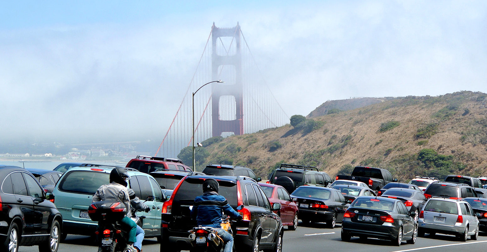 Traffic overlooking the Golden Gate Bridge, San Francisco, US. Credit: Bob Kreisel / Alamy Stock Photo.