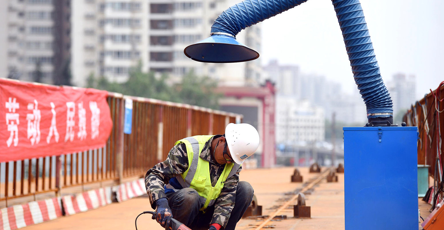 A construction worker on site in Xi'an, northwest China's Shaanxi Province, 01 May 2019. Credit: Xinhua / Alamy Stock Photo. T6GCD4