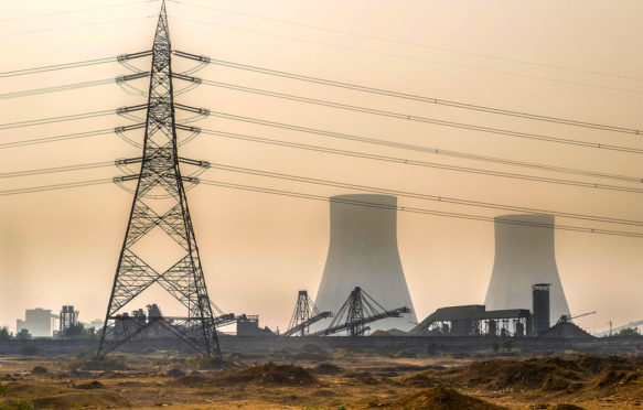 Coal fired power station in Bushra near Allahabad, India. Credit: Hans-Joachim Aubert / Alamy Stock Photo. RYG0W8
