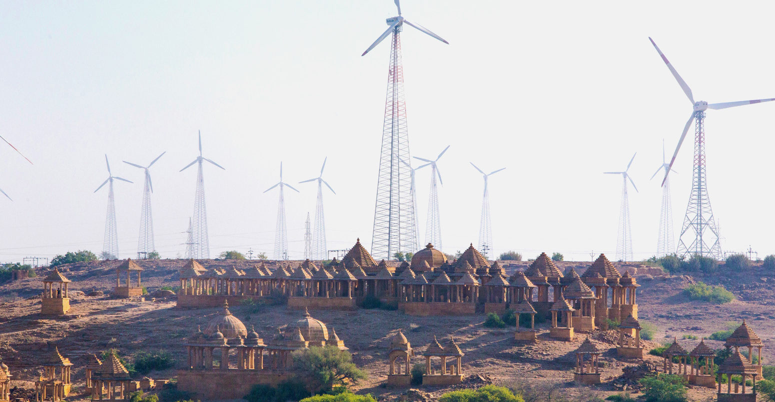 Wind farm in Jaisalmer, India. Credit: Prisma by Dukas Presseagentur GmbH / Alamy Stock Photo. DY917K