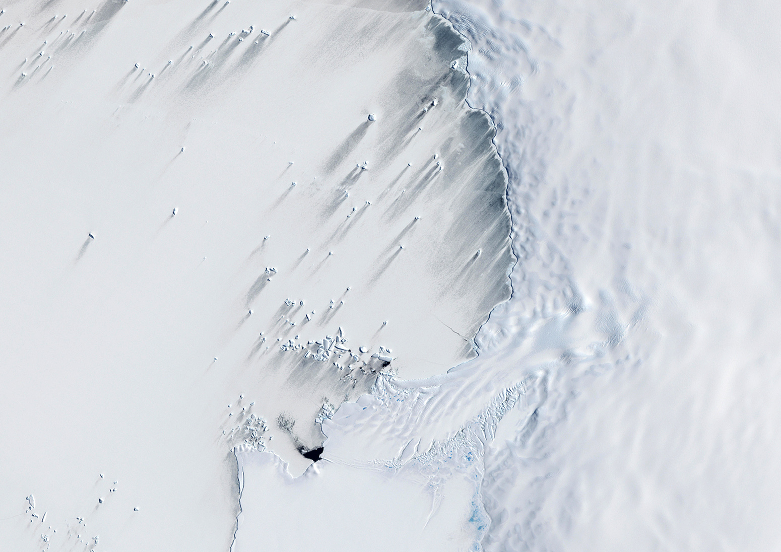 Aerial view over Pine Island Bay, West Antarctica. Credit: Universal Images Group North America LLC / Alamy Stock Photo. E4DW38