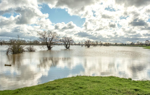Flooded fields in Worcestershire, UK, on 27 February 2020. Credit: Shaun Davey / Alamy Stock Photo. 2B1Y2HB