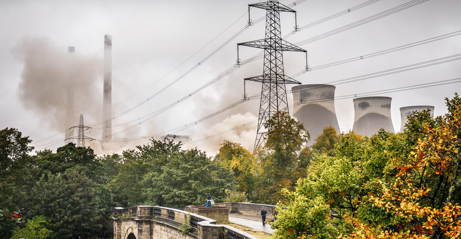 https://www.carbonbrief.org/wp-content/uploads/2020/04/ferrybridge-demolition-1550x804.jpg