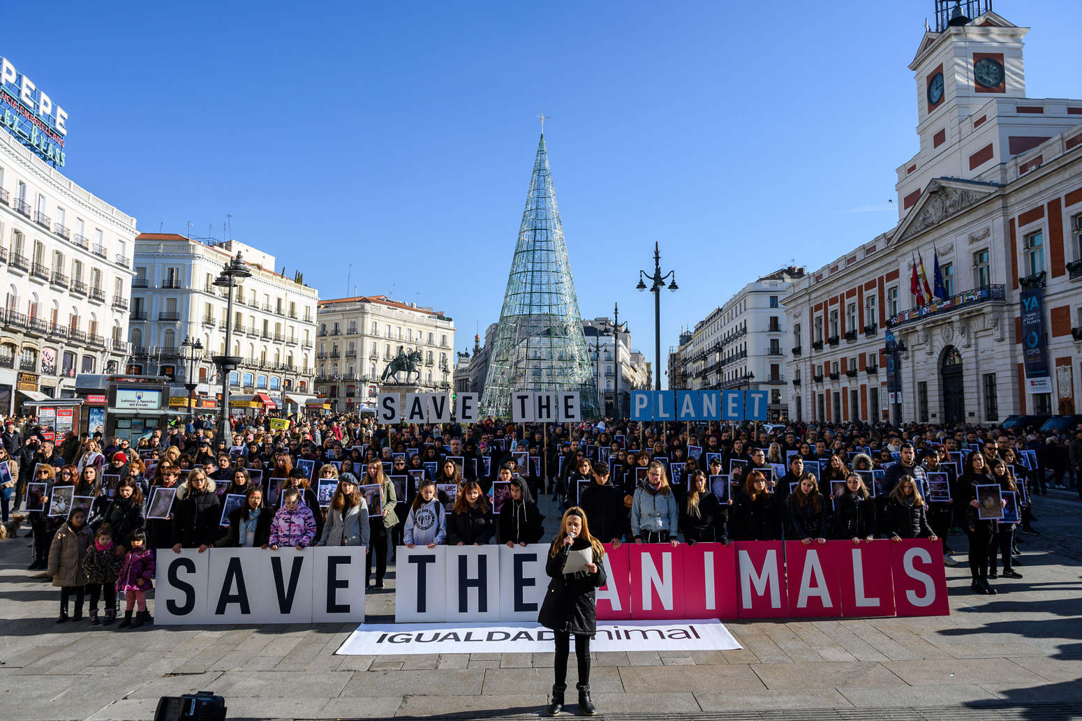 People denouncing the impact of industrial livestock on the planet.