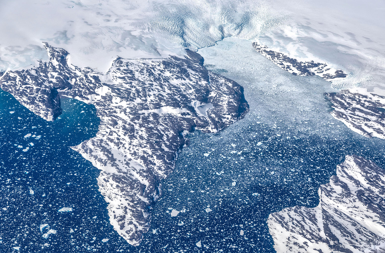 Aerial view of Greenland Ice Sheet. Credit: Alireza Teimoury / Alamy Stock Photo. E59H97