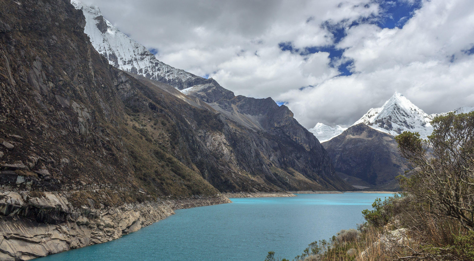 Turquoise Lake In The Andes Mountains In Peru 2dkkn69 Carbon Brief