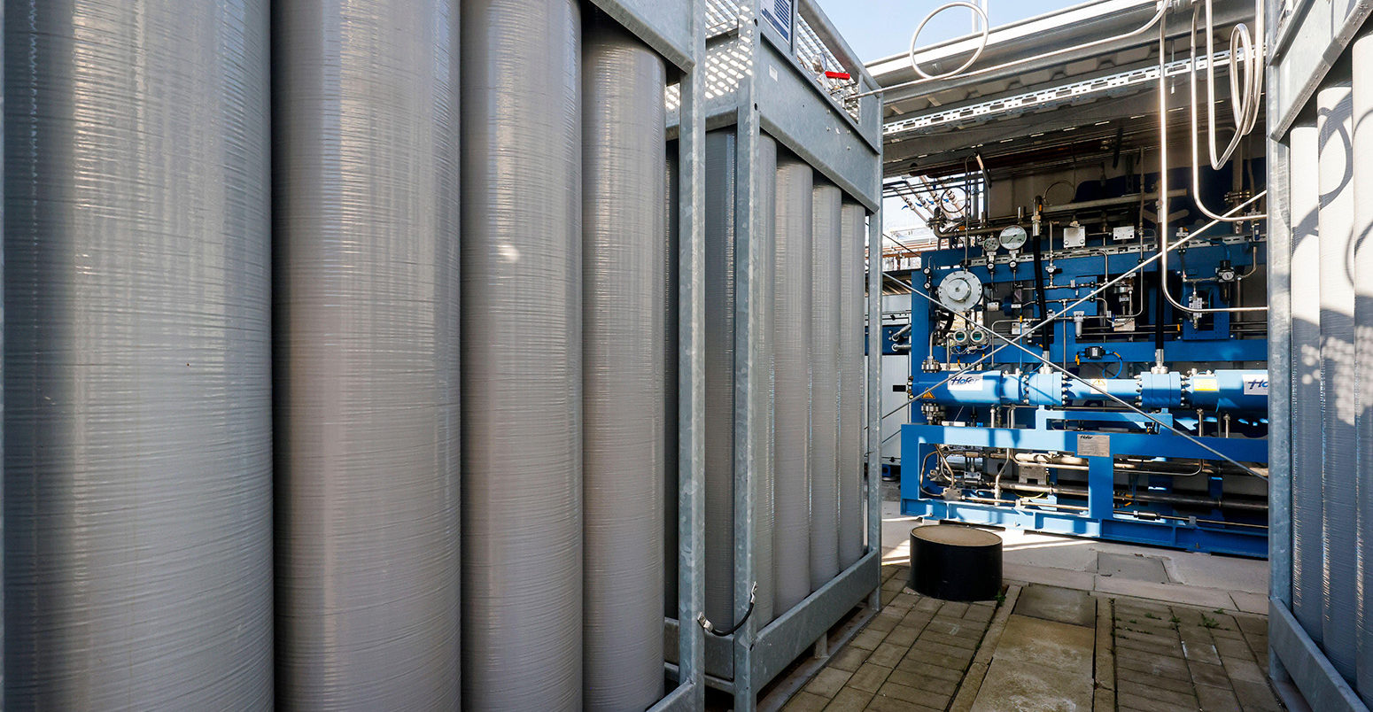 A hydrogen refuelling test facility in Duisburg, Germany. Credit: Agencja Fotograficzna Caro / Alamy Stock Photo. 2G3N073