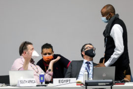 Delegates conferring during a break in negotiations. EO0A8880.