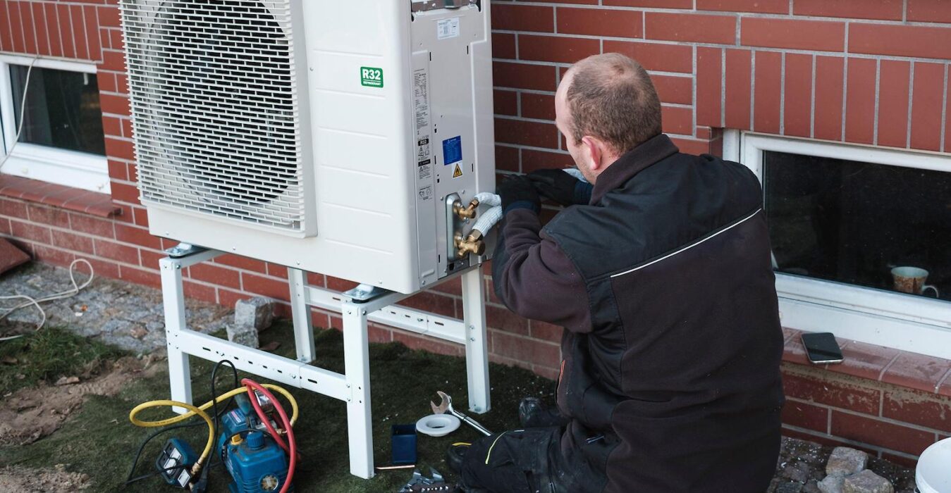 Heat pumps ‘up to three times cheaper’ than green hydrogen in Europe