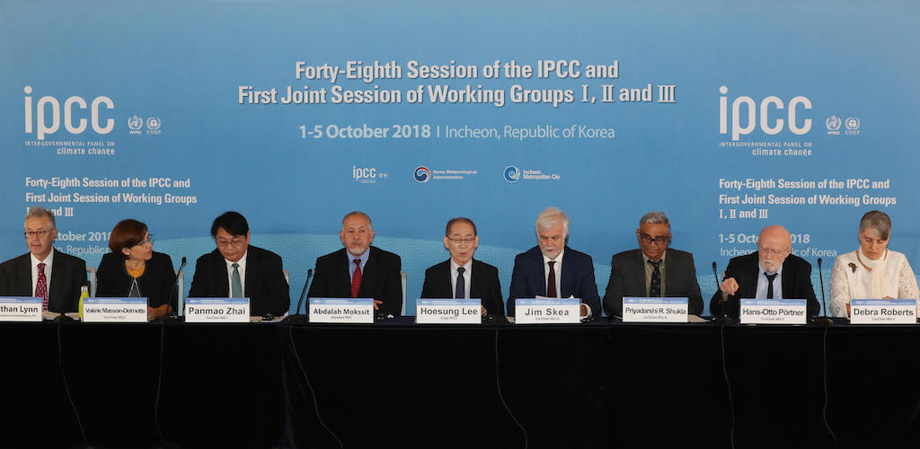 Intergovernmental Panel on Climate Change (IPCC) leaders hold a news conference to brief the media on a special report in Incheon, Seoul, October 8 2018.