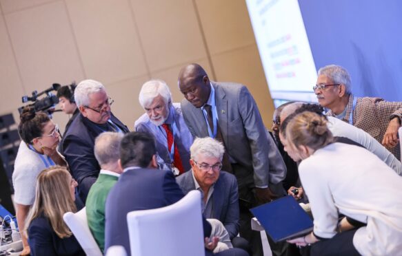 IPCC chair Jim Skea and IPCC vice-chairs Ramón Pichs-Madruga and Ladislaus Chang’a consult with WG II co-chairs and vice-chairs on 28 February 2025.