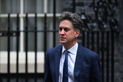 Ed Miliband, Secretary of State for Energy Security and Net Zero, at Downing Street, UK. Credit: Malcolm Park / Alamy Stock Photo. Image ID: 2XJ02DG.