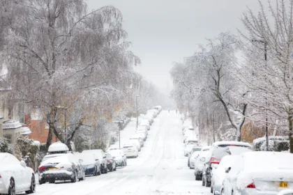 Snow-covered street in London, UK.