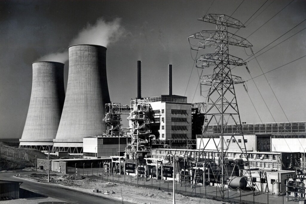Calder Hall, Cumberland, England, the world’s first full scale nuclear power station, 1976. Photograph UK Atomic Energy Authority. Credit: Photo 12 / Alamy Stock Photo. Image ID: TXGY36.
