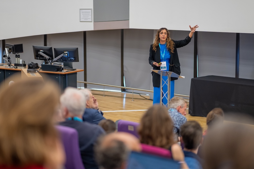 Dr Patricia Pinho speaking at the plenary session on social-ecological tipping points.