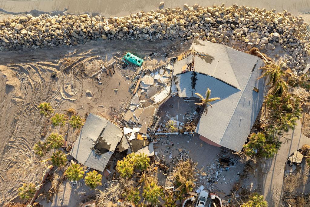 A house destroyed by jurricane Milton in Manasota Key, Florida. Credit: Andrii Biletskyi. Image ID: 3B10M2X.
