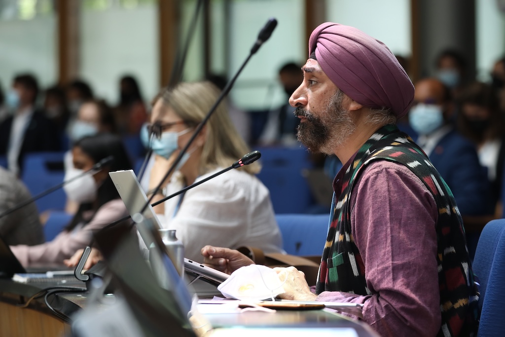 Harjeet Singh at UN climate talks. Credit: IISD/ENB | Kiara Worth