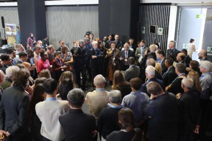 Delegates huddle to discuss the methodology report on CDR and CCUS at IPCC-63.