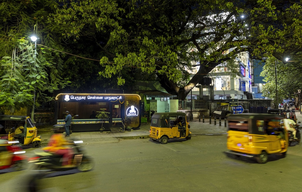 An air-conditioned lounge for gig workers in Chennai’s T Nagar shopping district. Credit: Ishan Tankha / Scorched